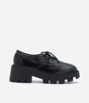 Sapato Oxford em Verniz com Sola Tratorada Preto