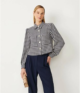 Camisa com Estampa Xadrez e Botões de Brasão Azul 