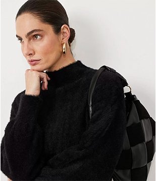 Blusa Em Tricô Com Gola Alta E Pelinhos Preto