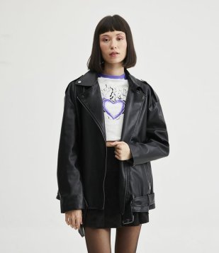 Jaqueta Oversized Em Material Sintético Com Bolsos E Cinto Preto