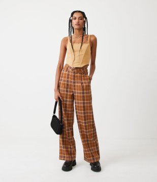Calça Wide Leg Alfaiataria Com Pregas E Estampa Xadrez Marrom