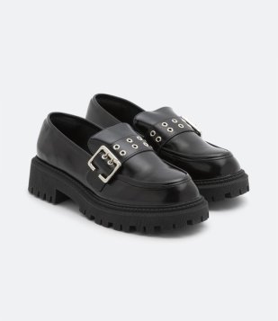 Sapato Loafer Com Fivela E Ilhós Preto