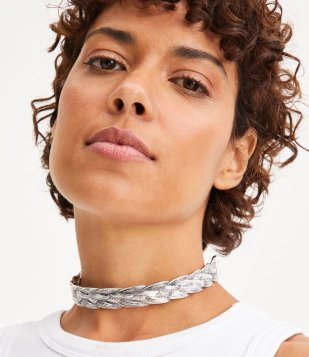 Chocker Rígida Em Metal Com Textura De Trança Cinza
