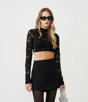 Blusa Cropped Em Renda Com Manga Longa E Textura Floral Preto