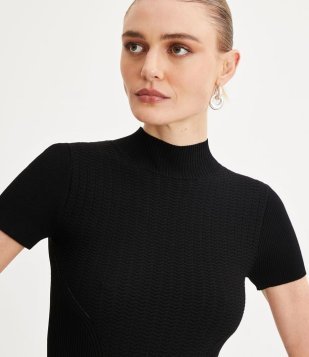 Blusa Em Tricô Com Gola Alta E Desenho Frontal Preto