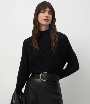 Blusa Regular em Tricô com Gola Alta Preto