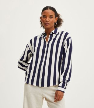 Camisa Em Viscolinho Listrada Com Cava Deslocada Azul Marinho