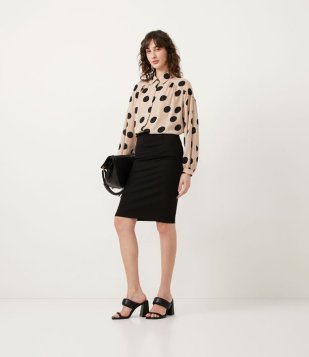 Saia Reta Em Viscose Com Fechamento Em Zíper Preto