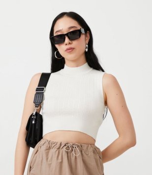 Blusa Cropped Sem Manga Em Viscose Texturizada Off White