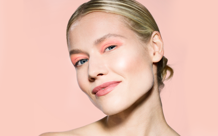 A maquiagem anos 2000 está de volta! Relembre as principais tendências da década