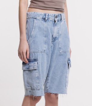 Bermuda Em Jeans Com Bolso Cargo E Barra A Fio Azul
