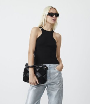 Blusa Em Tricô Com Gola Halter Preto