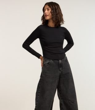 Blusa em Ribana com Barra Arredondada Preto