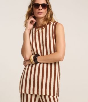 Blusa em Tricô com Gola Redonda e Listras Bicolor