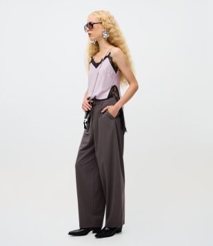 Calça Barrel Alfaiatada com Recortes Frontais Cinza