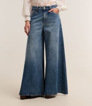Calça Pantalona em Jeans com Cintura Alta Azul