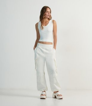 Calça Parachute Em Sarja Com Cintura Alta Cordão E Bolsos Cargo Off White