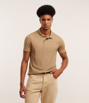 Camisa Slim com Gola Polo e Textura Canelada Bege