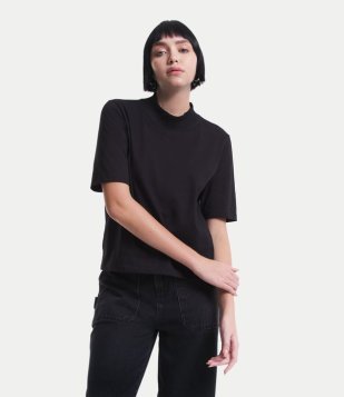 Camiseta Em Algodão Com Golinha Alta E Manga Curta Preto