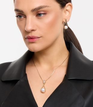 Conjunto Brinco e Colar com Pingente Gota de Pérola Dourado