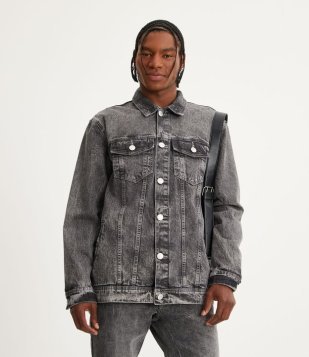 Jaqueta Relaxed Jeans Com Bolsos Frontais Recortes E Efeito Marmorizado Preto Marmorizado