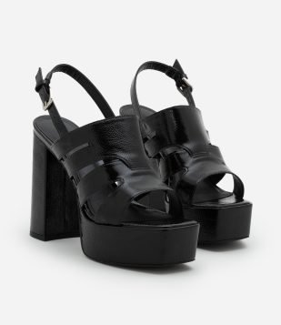 Sandália Meia Pata com Cabedal Fechado e Detalhes Vazados na Lateral Preto