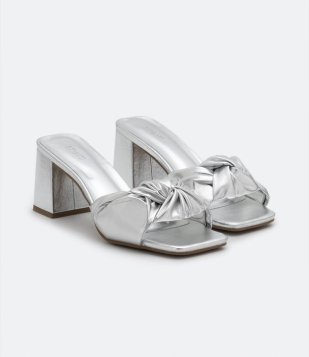 Sandália Mule Com Nó No Cabedal Silver Cloud
