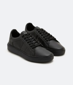 Tênis Cano Baixo Com Recortes E Detalhes Contrastantes Preto