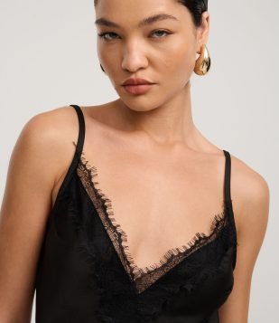 Vestido Boho Slip Dress com Efeito Acetinado e Renda Preto