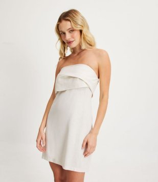 Vestido Curto Em Linho Com Decote Tomara Que Caia Sobreposto Bege