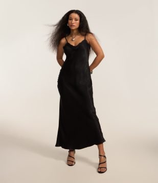 Vestido New Midi em Cetim com Detalhes de Renda Preto