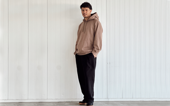 Moletom não é só básico e vamos provar com três looks fashionistas de Rafa Mariotti