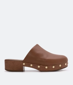 Sapato Mule Em Couro Com Tachas E Salto Médio Marrom