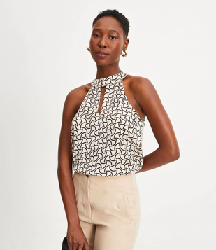 Blusa Acetinada Com Sem Manga Com Abertura No Decote Preto