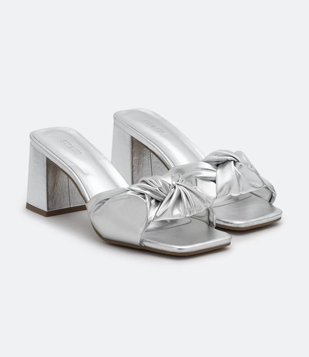 Sandália Mule Com Nó No Cabedal Silver Cloud