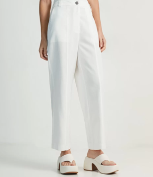 Calça Reta Em Viscose Com Botão Diferenciado E Bolsos Traseiros Branco