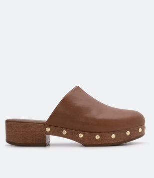 Sapato Mule Em Couro Com Tachas E Salto Médio Marrom  