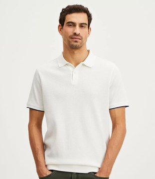 Polo Comfort Em Algodão Com Textura E Friso Contrastante Na Manga Branco