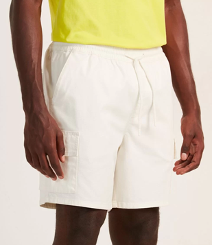 Bermuda Reta Em Algodão Com Bolsos Cargo Bege