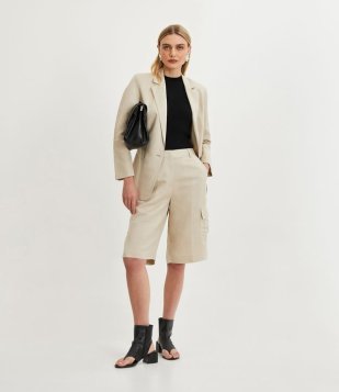 Bermuda Em Viscolinho Com Bolso Lapela Bege