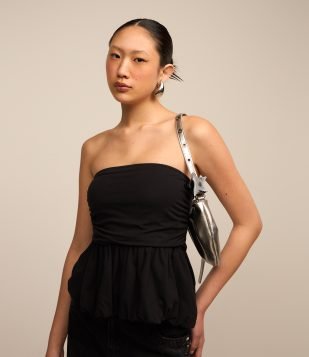 Blusa Balone em Algodão com Decote Tomara que Caia e Babado Preto