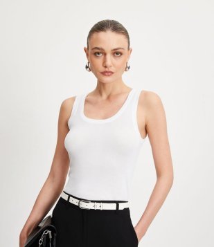 Blusa Regata Em Tricô Leve Branco