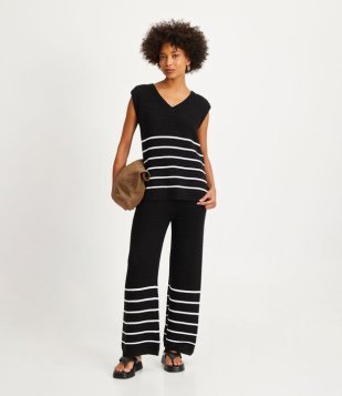 Calça Pantalona Em Tricô Canelado Com Listras Na Barra Preto