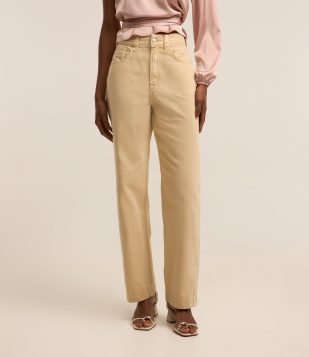 Calça Reta Cintura Alta em Jeans com Bolsos Bege