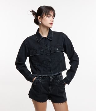 Jaqueta Cropped Jeans com Detalhes Puídos Preto 2