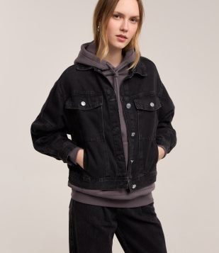 Jaqueta Jeans com Lavagem Estonado e Mangas Balloon Preto