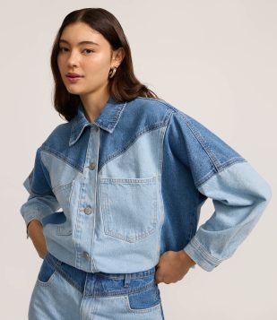 Jaqueta em Jeans com Recortes Bicolor Estruturados Azul Claro