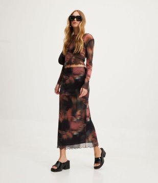 Saia Longa Em Tule Com Picot Na Barra E Estampa De Borboleta Preto