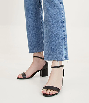 Sandália Salto Médio Em Bloco Preto