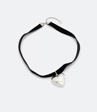 Choker em Tecido com Pingente de Coração Preto 2 Choker em Tecido com Pingente de Coração Preto 3  Ver similares  Avaliações  Choker Em Tecido Com Pingente De Coração Pret